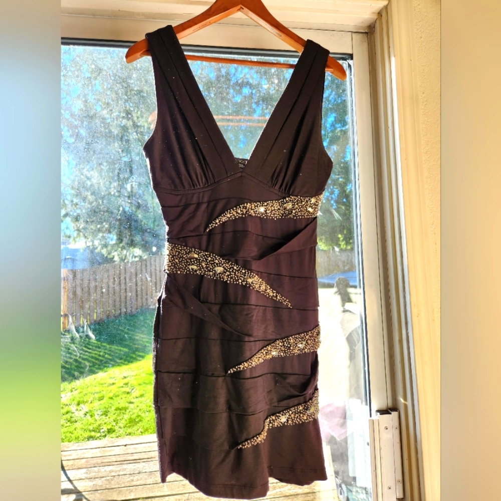 | FOREVER 21 XXI 🖤✨ | BODYCON DRESS | SIZE: MEDIUM |